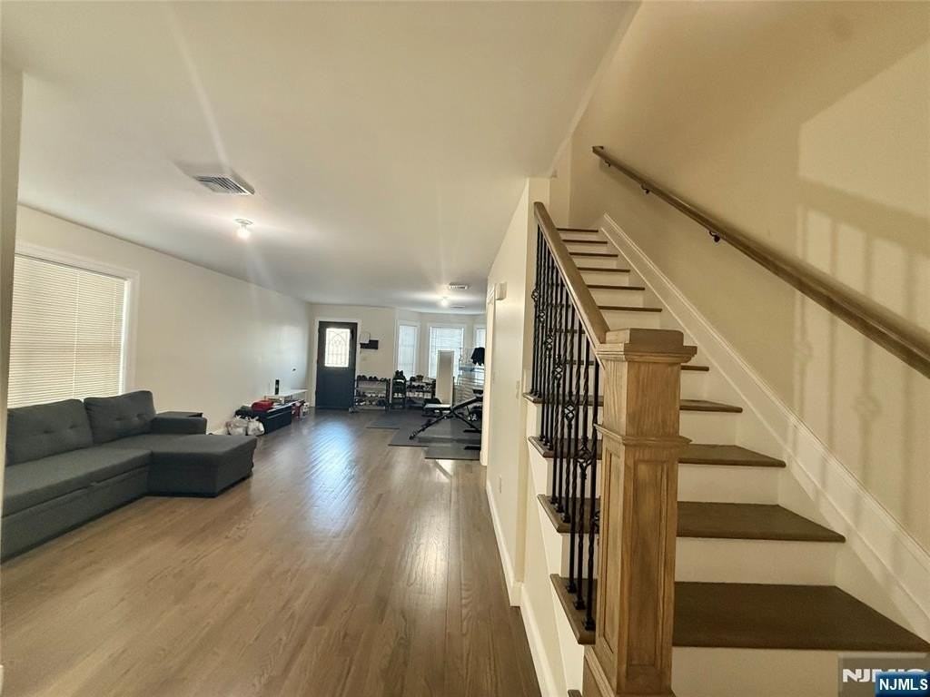 43 Jackson Ave - Photo 3 of 14