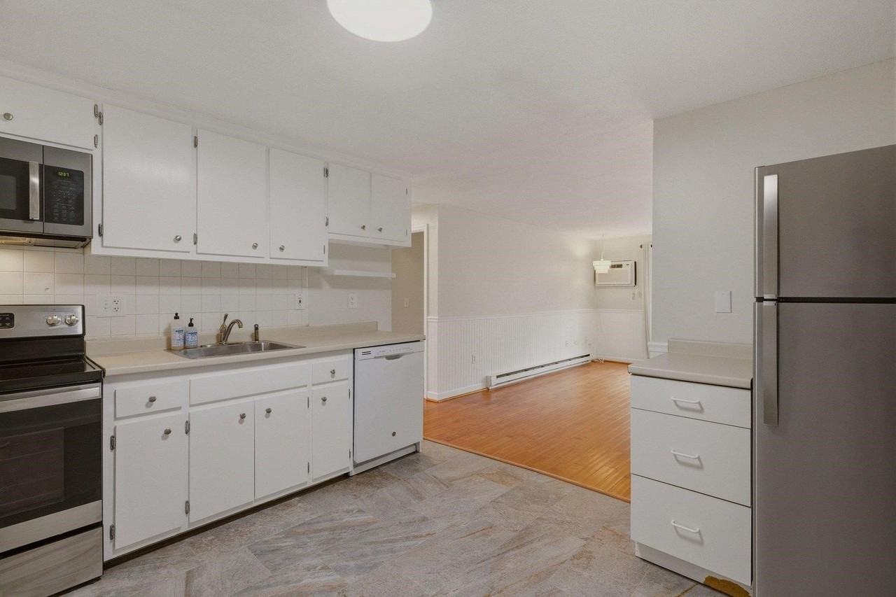 559 Sagamore Ave #15 - Photo 5 of 21