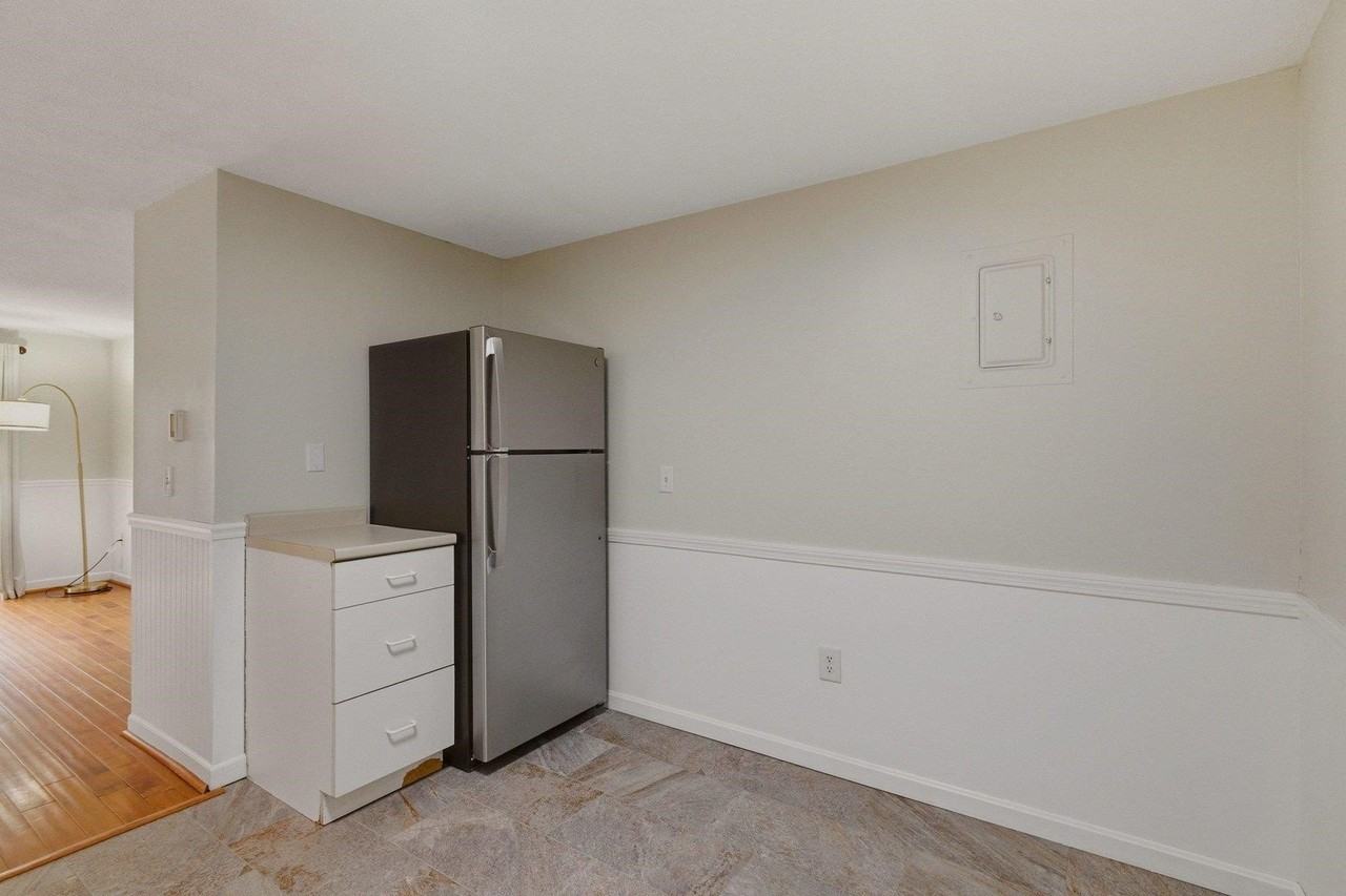 559 Sagamore Ave #15 - Photo 6 of 21