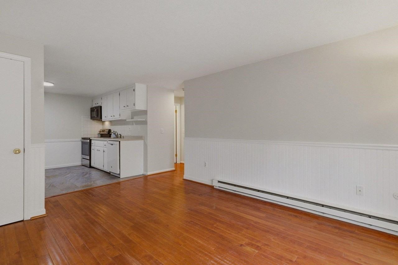 559 Sagamore Ave #15 - Photo 7 of 21