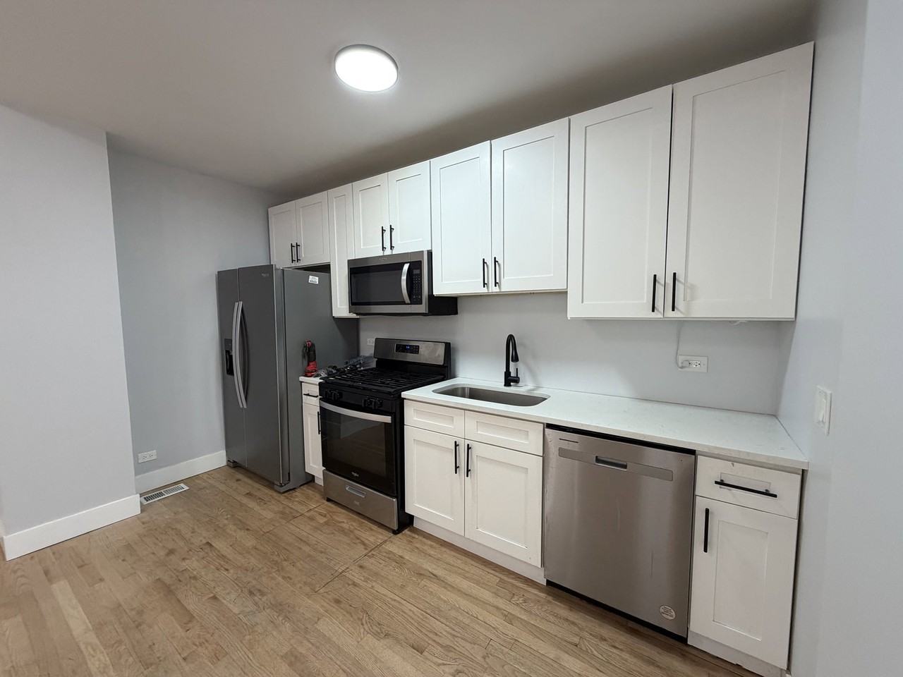 932 N Richmond St #1F - Photo 2 of 8