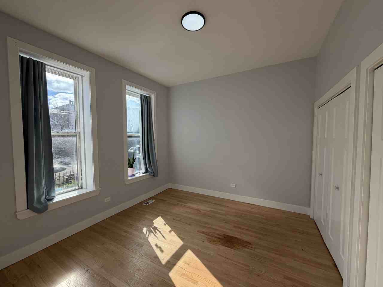 932 N Richmond St #1F - Photo 4 of 8