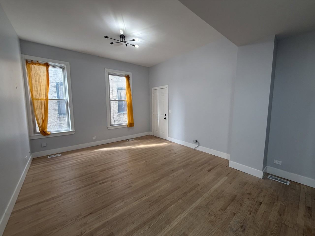 932 N Richmond St #1F - Photo 5 of 8