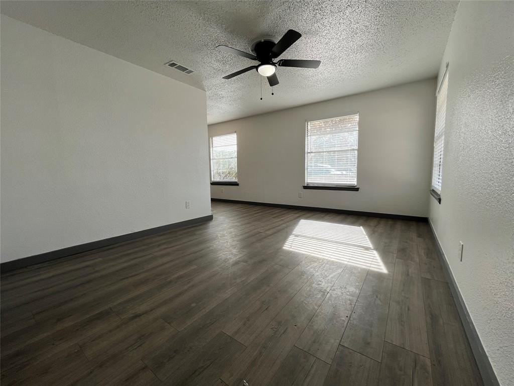 2526 Louise St #A - Photo 4 of 14