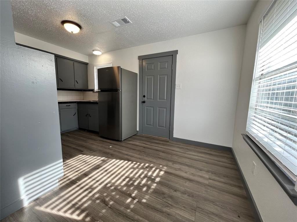 2526 Louise St #A - Photo 7 of 14