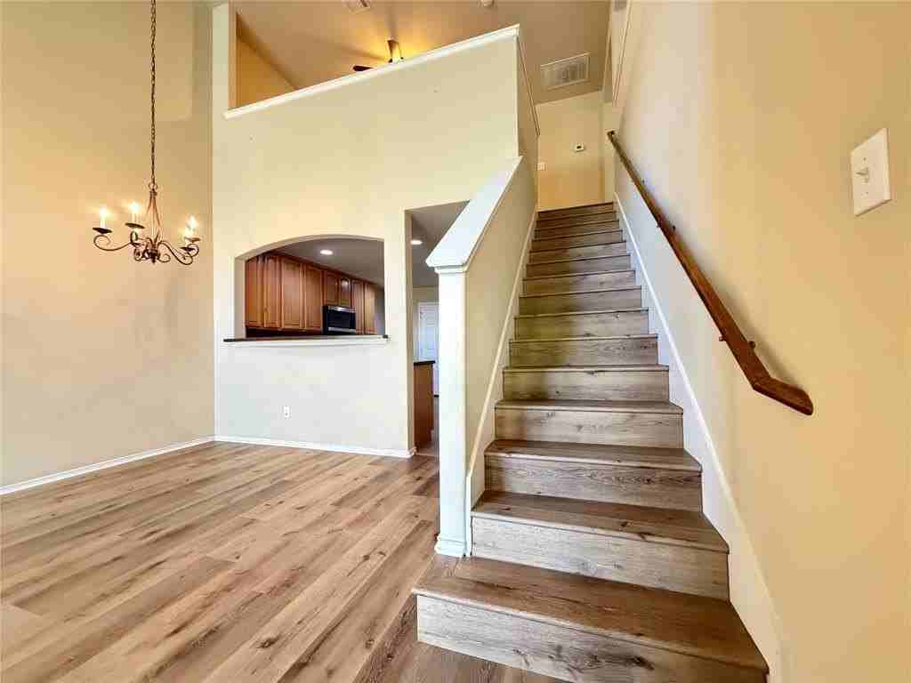 1154 Sophia St - Photo 4 of 14