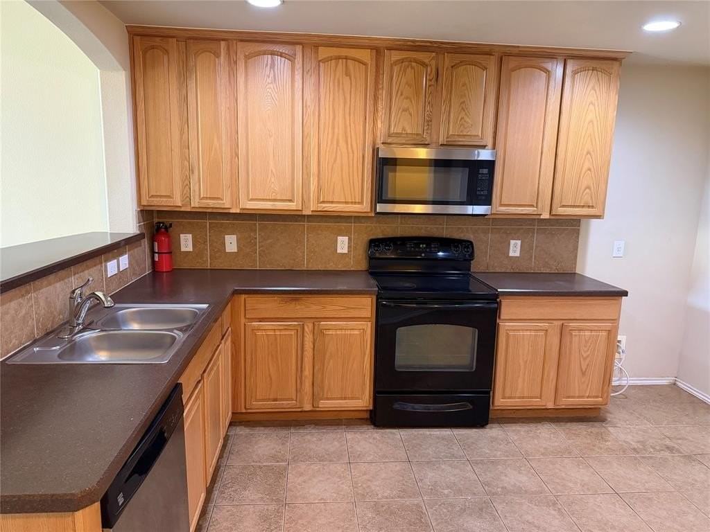 1154 Sophia St - Photo 5 of 14