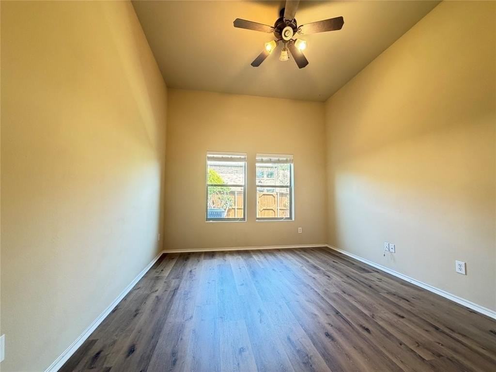 1154 Sophia St - Photo 6 of 14