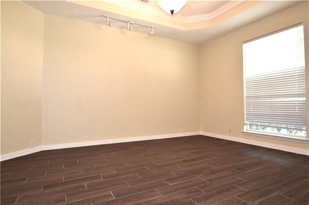 2708 Cascade Dr - Photo 4 of 21