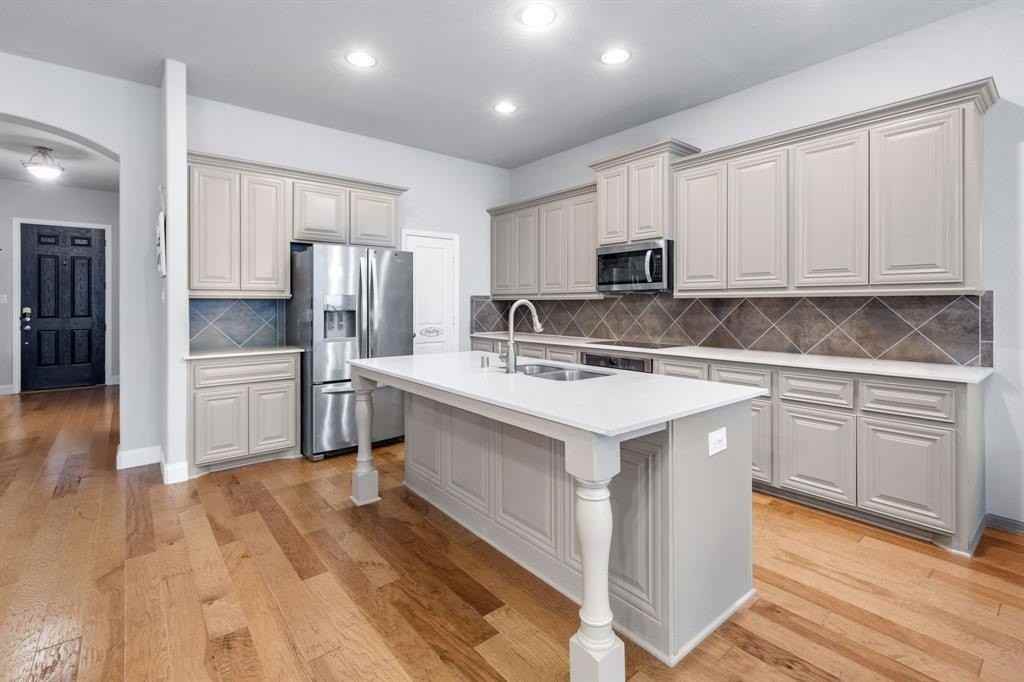 16613 Dry Creek Blvd - Photo 3 of 23