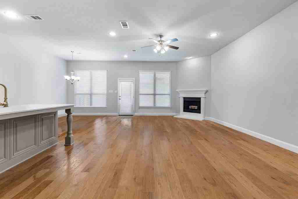 16613 Dry Creek Blvd - Photo 4 of 23