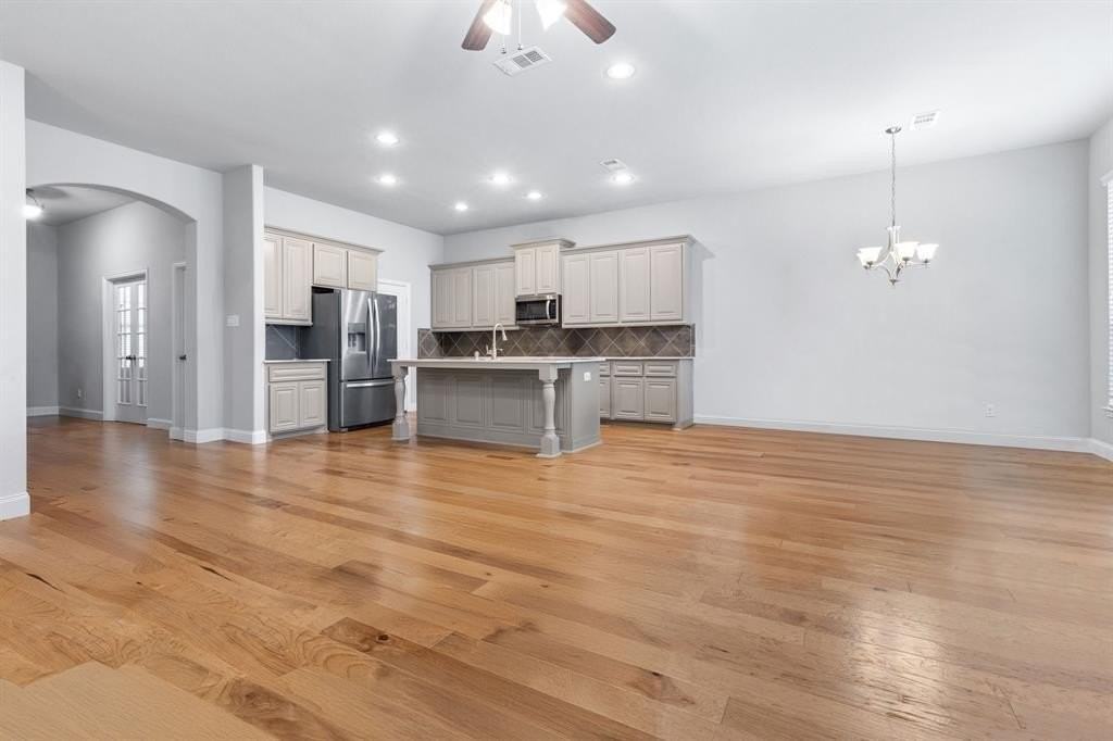 16613 Dry Creek Blvd - Photo 5 of 23