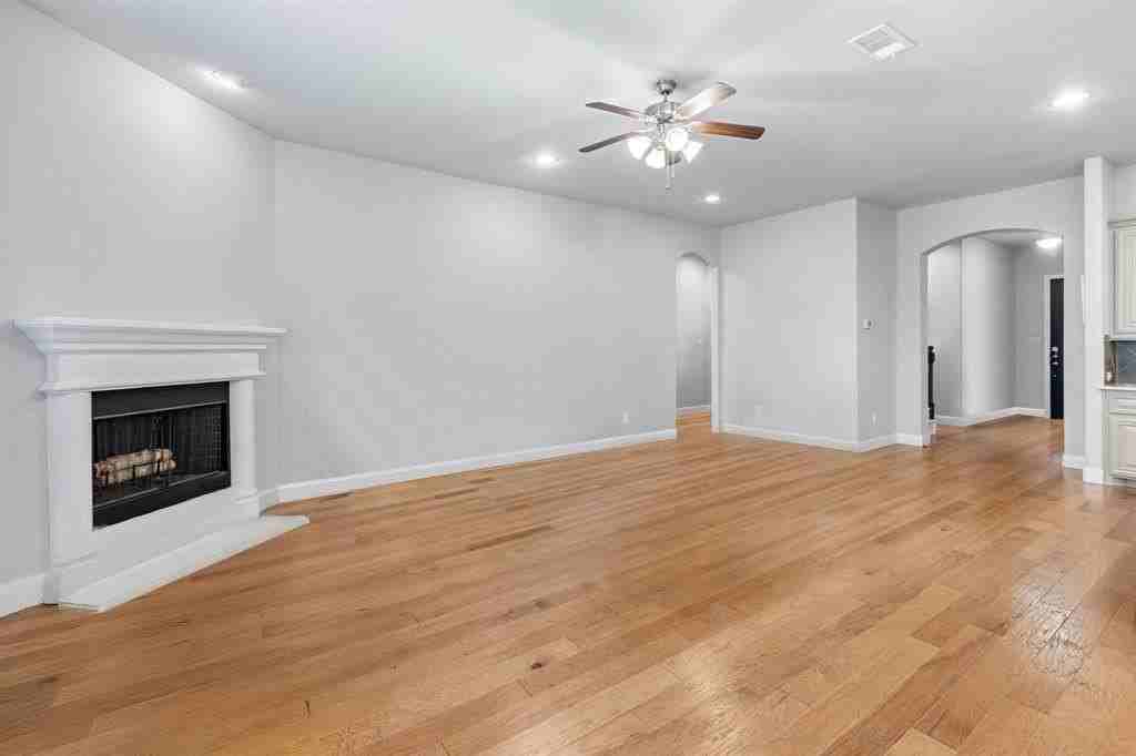 16613 Dry Creek Blvd - Photo 6 of 23