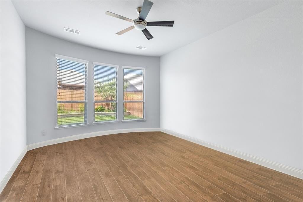 16613 Dry Creek Blvd - Photo 7 of 23