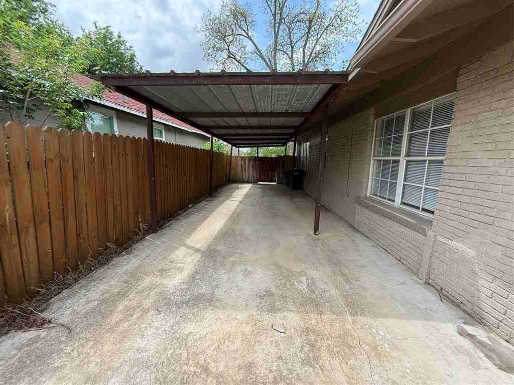 3016 James Ave - Photo 5 of 30