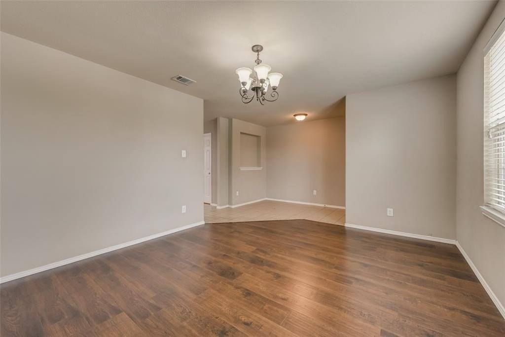 13045 Michelle Dr - Photo 4 of 17