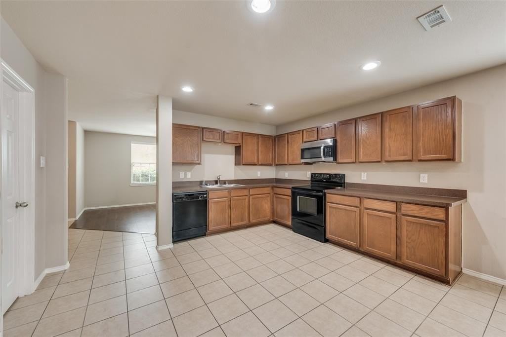 13045 Michelle Dr - Photo 7 of 17