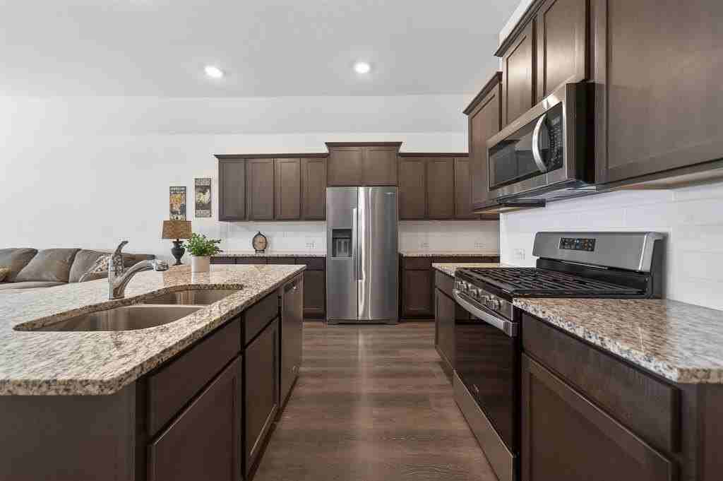 237 Jefferson Ln - Photo 3 of 15