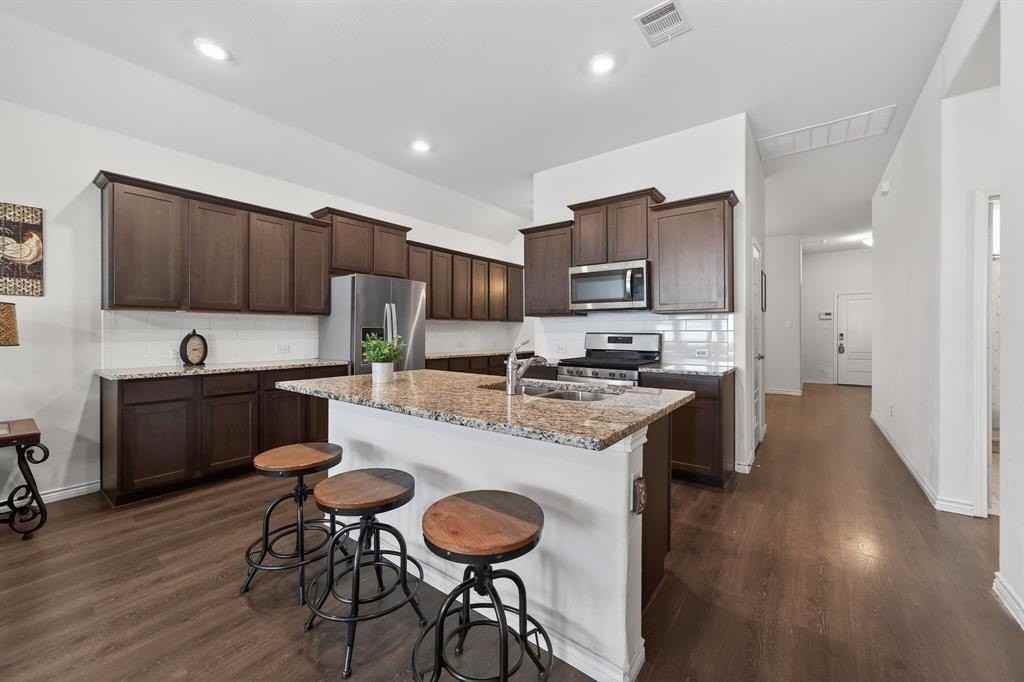 237 Jefferson Ln - Photo 4 of 15