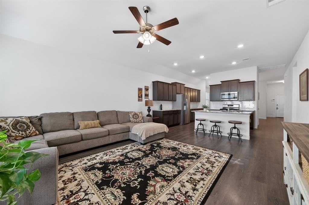 237 Jefferson Ln - Photo 6 of 15