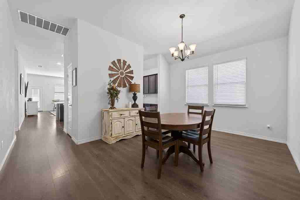 237 Jefferson Ln - Photo 7 of 15