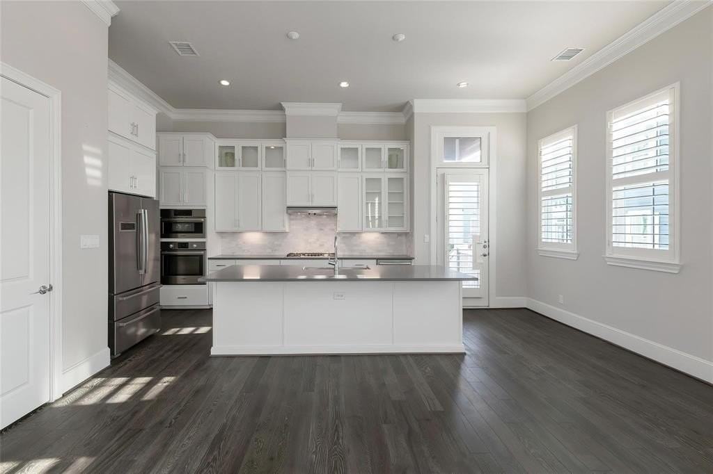 700 Wooster Ln - Photo 2 of 15