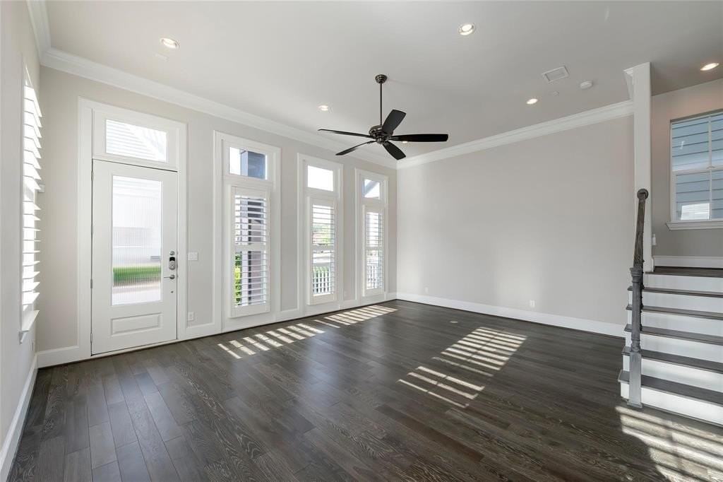 700 Wooster Ln - Photo 3 of 15