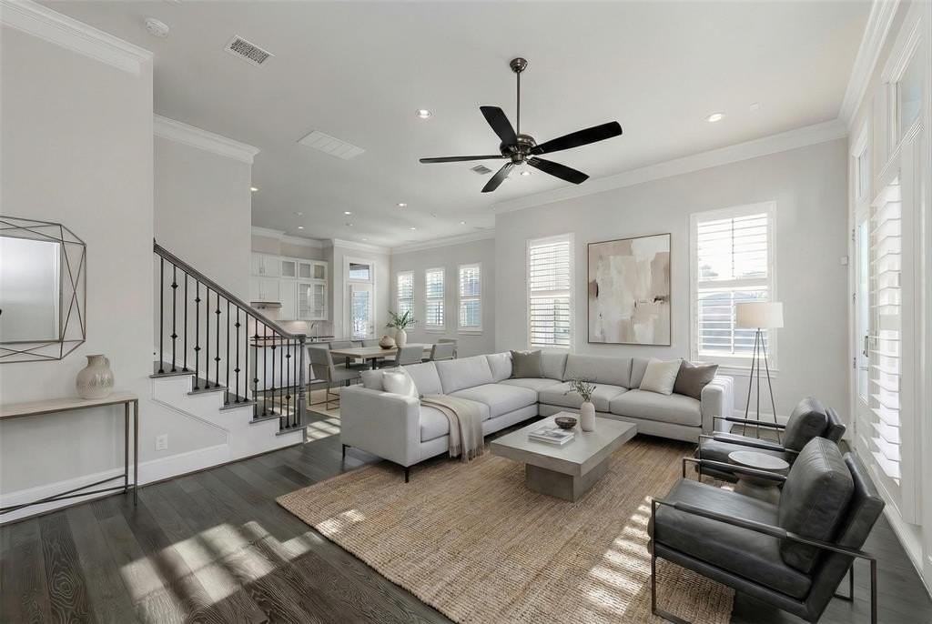 700 Wooster Ln - Photo 4 of 15