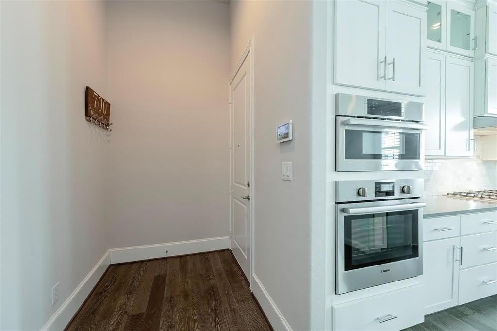 700 Wooster Ln - Photo 5 of 15