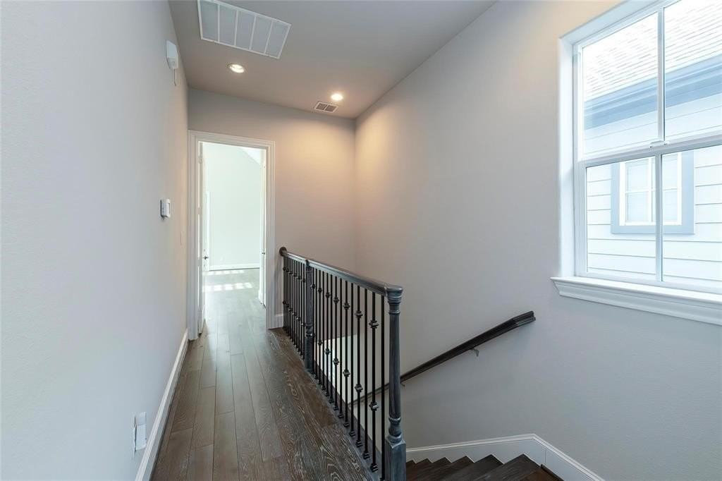 700 Wooster Ln - Photo 7 of 15