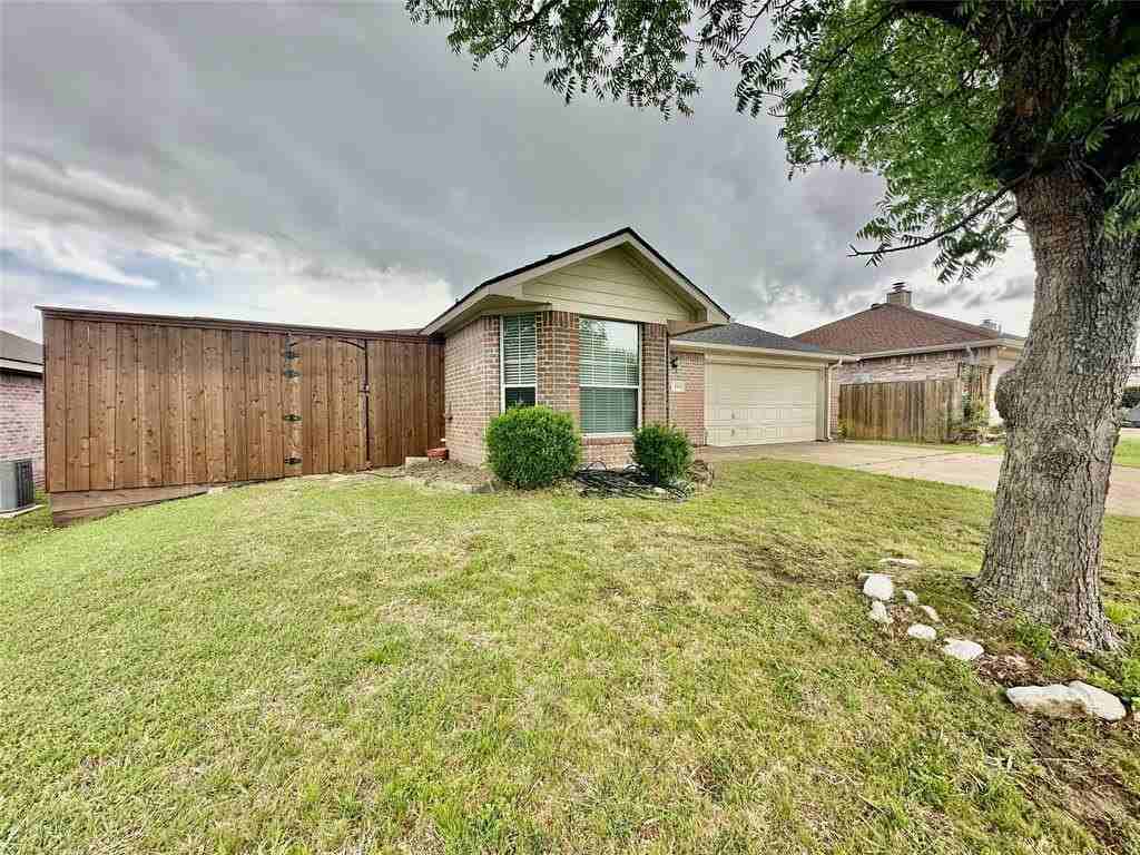 314 Lake Texoma Dr - Photo 3 of 24