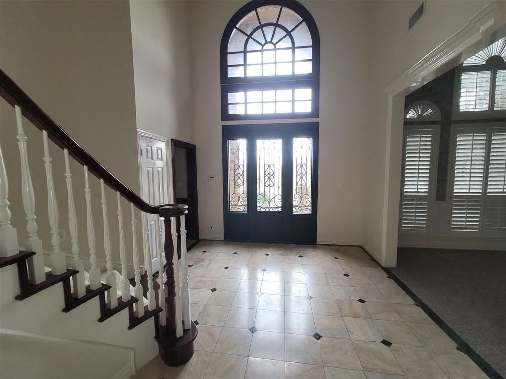 2423 River Rock Cir - Photo 2 of 29