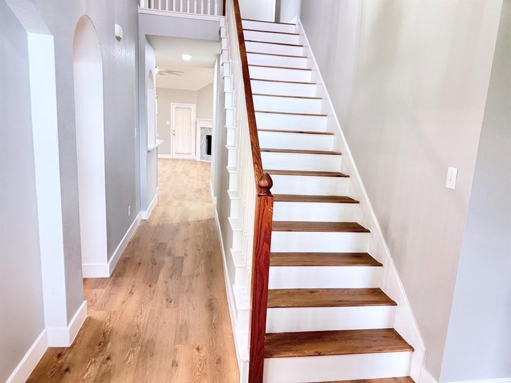 1320 Hillcrest Dr - Photo 3 of 33