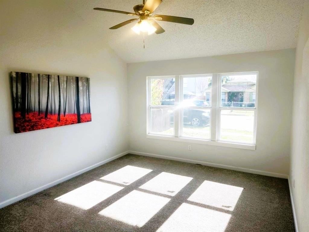 10379 Limestone Dr - Photo 5 of 17