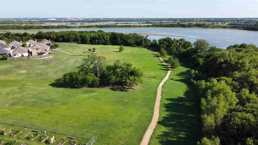 1913 Christopher Creek Dr - Photo 2 of 20