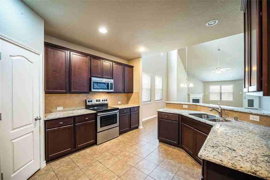 1913 Christopher Creek Dr - Photo 7 of 20