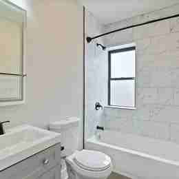 2522 W Superior St #A - Photo 4 of 8