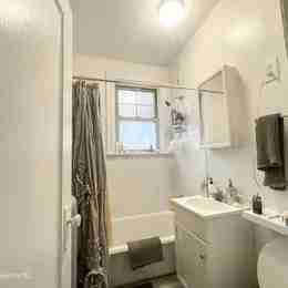 915 W Oakdale Ave #A - Photo 5 of 7