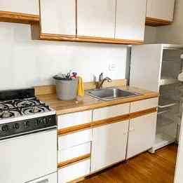 915 W Oakdale Ave #A - Photo 6 of 7