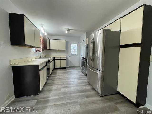 14520 Suffield Ln - Photo 5 of 23