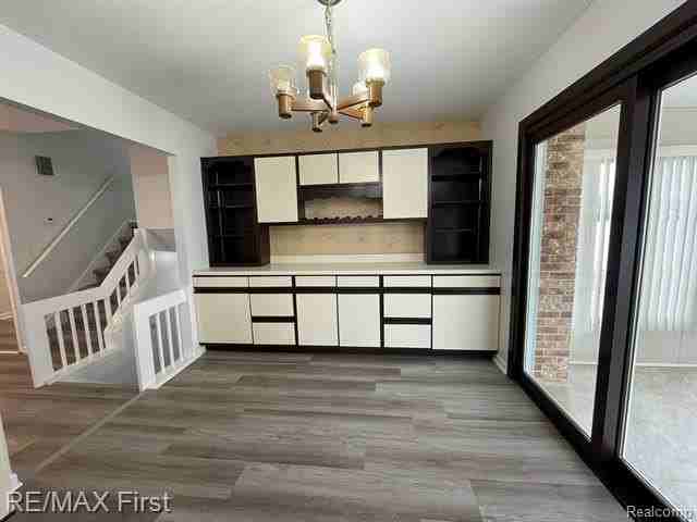 14520 Suffield Ln - Photo 6 of 23