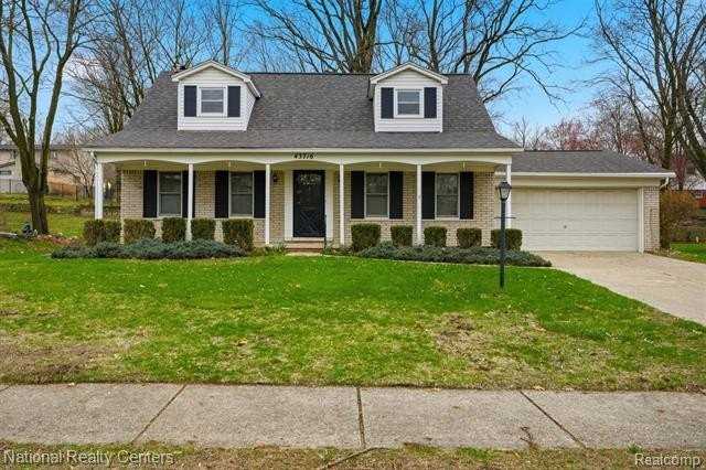 43716 Galway Dr - Photo 2 of 32