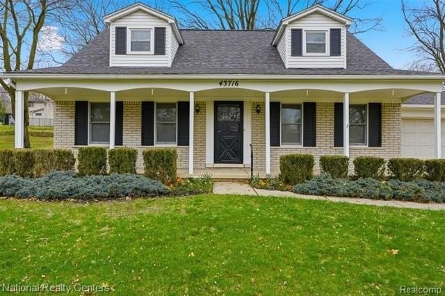 43716 Galway Dr - Photo 3 of 32