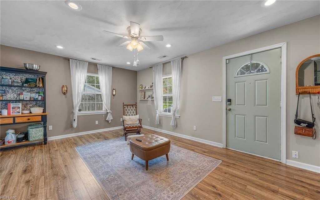 2408 Sunset Dr - Photo 2 of 19