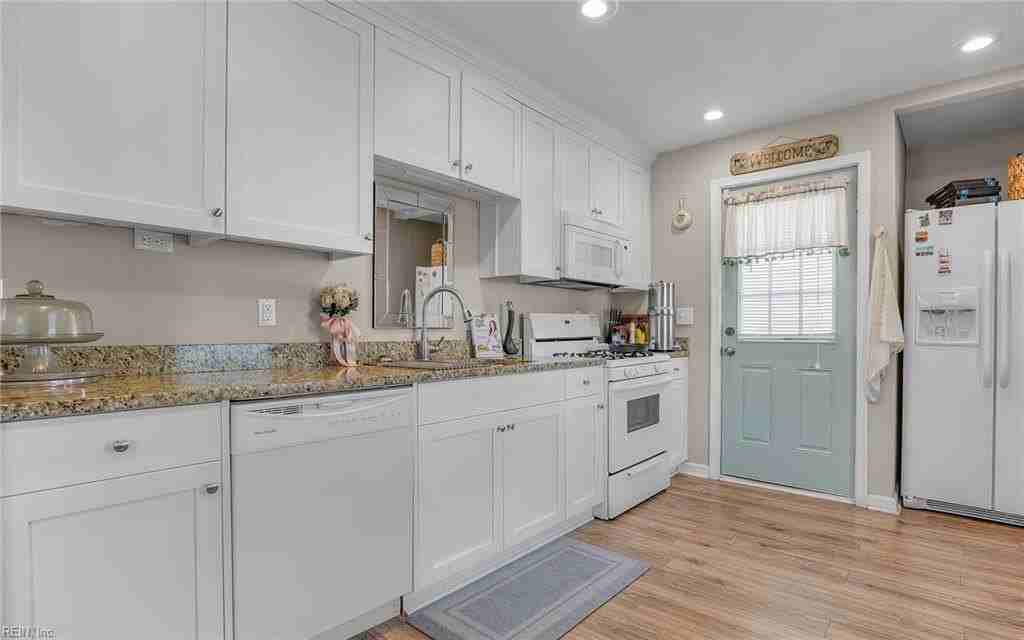 2408 Sunset Dr - Photo 6 of 19