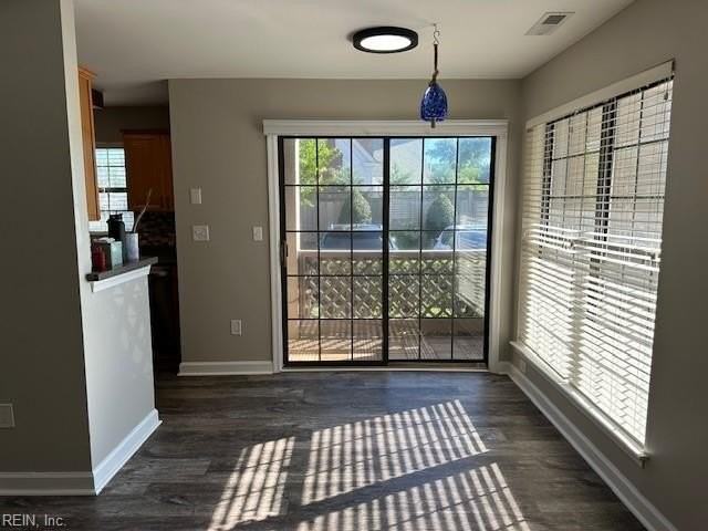 421 Harbour Pt #103 - Photo 7 of 50