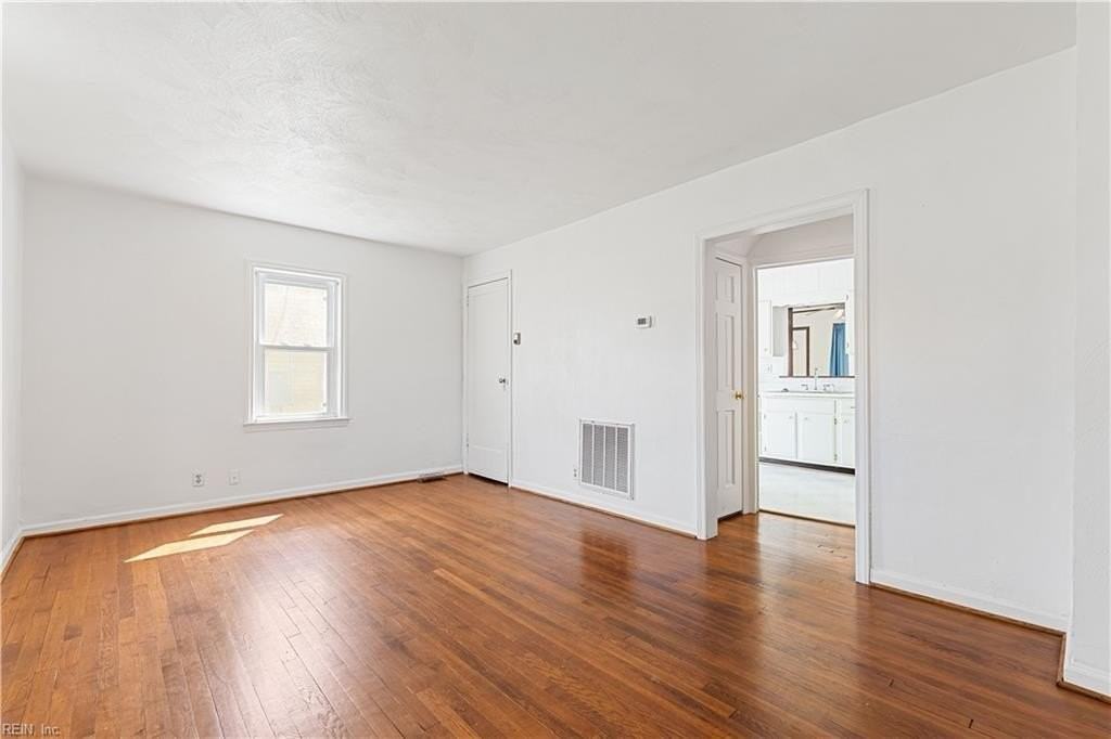 8717 Tidewater Dr - Photo 4 of 27