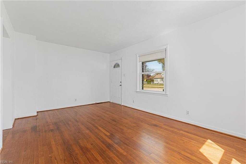 8717 Tidewater Dr - Photo 6 of 27