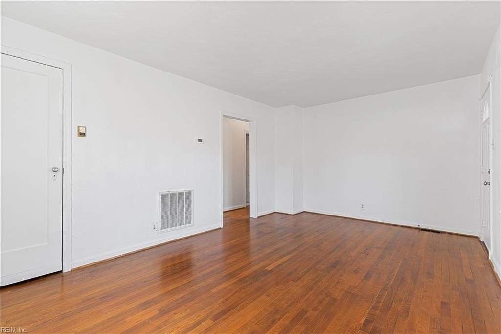 8717 Tidewater Dr - Photo 7 of 27