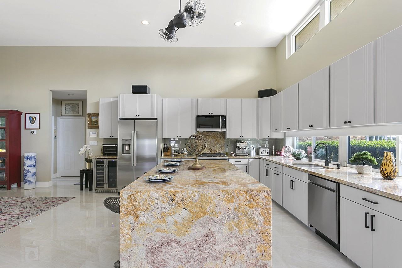 2701 Ne 2nd Ave - Photo 6 of 34